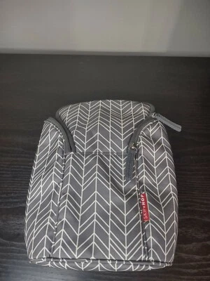 bolsa de almuerzo skip hop blanca y gris Foto 1 de 4