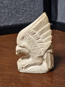 Estatuilla de águila de espuma de mar tallada a mano - Imagen 1 de 7