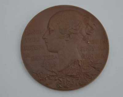 1837-1897 Queen VICTORIA DIAMOND JUBILEE BRONZE MEDAL  56mm - Image 1 of 2