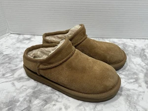 UGG Ciabatta classica per bambini taglia 13 marrone scamosciato pelle di pecora scarpe slip-on 1166774K - Foto 1 di 9