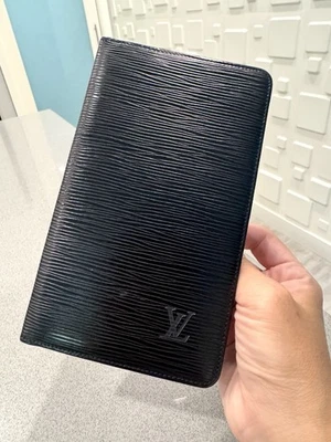 Cartera organizadora de bolsillo con tarjetero de cuero Epi negra Louis Vuitton XL Foto 1 de 4