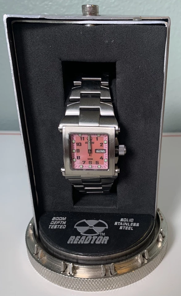 Reloj de cuarzo Reactor para mujer MC262013 esfera rosa sin circular día fecha tono plateado 26 mm nuevo en caja Foto 1 de 4