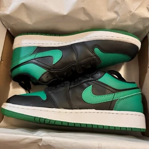 Air Jordan Air Jordan 1 Low GS 'Black Lucky Green' 553560-065 SIZE 6Y SHIP NOW - Picture 1 of 5