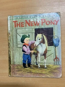 1961 "Il Nuovo Pony" Libro Illustrato D'Oro Sottile Copertina Rigida (LL) - Foto 1 di 10