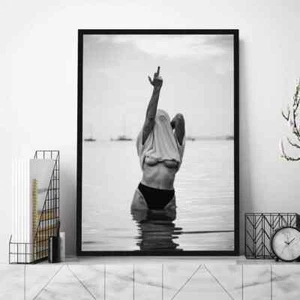 Poster bianco nero donna sexy dito medio tela pittura arte da parete poster da parete - Foto 1 di 7