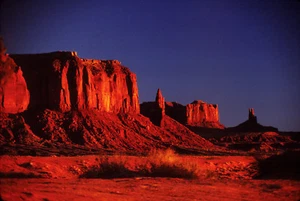 ORIGINAL  KODACHROME   35mm  COLOR  SLIDE - 1981  -   SUNRISE   MONUMENT  VALLEY - Picture 1 of 1