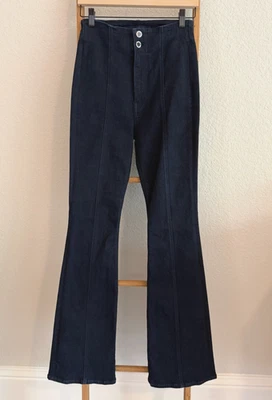 Veronica Beard Beverly Seamed Skinny-Flare Jean, Size 29, Indigo Rinse - Image 1 of 4