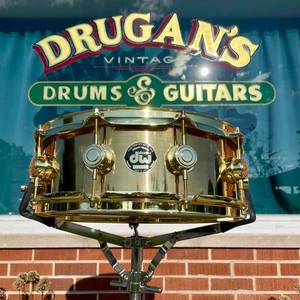 Caja de latón 5x14 serie coleccionista Drum Workshop 2000 con herrajes de latón DW - Imagen 1 de 12