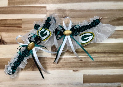 Hecho a mano NFL Green Bay Packers blanco organza verde satinado, juego de ligas de boda. Foto 1 de 4