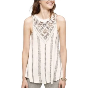Anthropologie Akimi Kin creme schwarz rot bestickt Strick Boho Neckholder Top Medium - Bild 1 von 8