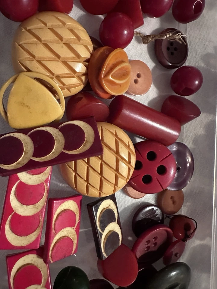 Lote Botones Baquelita, Plástico, Metal y Vidrio. Botones de varias épocas. Foto 1 de 4