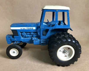 Ertl Farm Toy - Trattore anteriore largo Ford TW-20 con doppie ruote posteriori, scala 1:12 - Foto 1 di 10