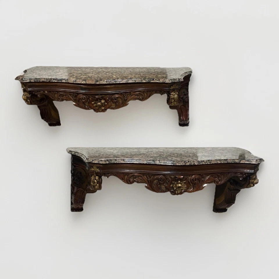 Par de consoles franceses rococó esculpidos em nogueira dourada 47” prateleira para janela - Imagem 1 de 4