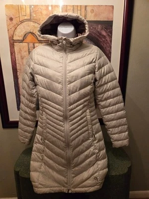 Casaco Parka Quente Longo com Capuz Natural MOUNTAIN HARDWEAR Feminino Tamanho S Muito Bom Estado Usado! - Imagem 1 de 4
