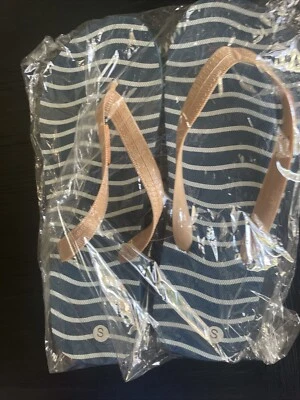 Pasea Hotel Huntington Beach Size S Beach Flip Flops Blue Wave Print Gold Strap - Imagem 1 de 4