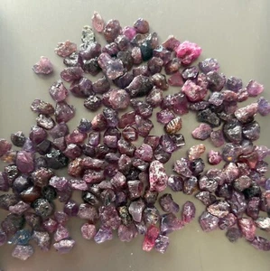 Natural Purple Colour Sapphaire Rough @ 277 cts From Madagascar - Picture 1 of 5