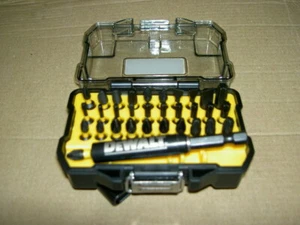 Dewalt Schwerlast DT70523TM-QZ Arbeitsplatte Display Torsion 32-teiliges Schrauben-Kit - Bild 1 von 4