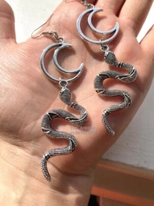 Schlange & Mond Ohrringe 90er Grunge Gothic Hexe Wicca Pagan Halloween Medusa Tropfen - Bild 1 von 3