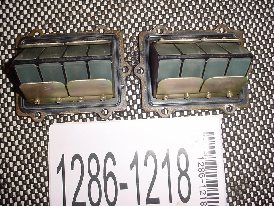 Válvulas de caña de una moto de nieve Polaris Pro X 440 2001 Foto 1 de 1