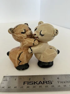Vintage Ruth VAN TELLINGEN abbraccio orso metà secolo sale e pepe shaker 3,5" H x 5" W - Foto 1 di 6