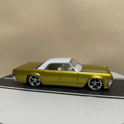 Jada Dub City Old Skool Fresh Rides 1963 Lincoln Continental Gold/White Roof NM - Image 1 of 4