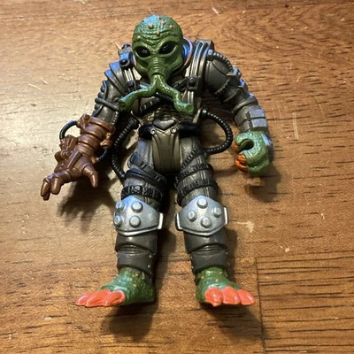 Vintage Chap Mei Space Quest Mission Squad Green Alien Action Figure 3.75" - Image 1 of 4