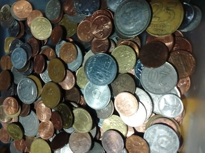 1 Kg Mixed World Coins Unsorted  - Image 1 of 4