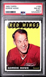 1965 TOPPS GORDIE HOWE #108 RED WINGS HOF 'ER PSA 8 (ST) MR. HOCKEY - Imagen 1 de 3
