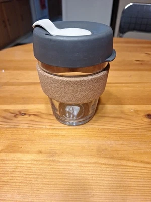Taza de café de vidrio templado reutilizable KeepCup ligera, sin BPA | mediana | 12 oz Foto 1 de 3