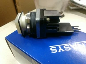 Cantidad 4 OPERADOR PULSADOR ILUMINADO 28V - UIC 15711000 SENASYS PMHC155A1 - Imagen 1 de 3