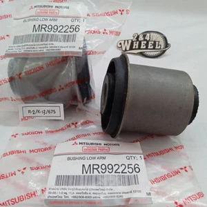 Buje de brazo de control inferior delantero 2 piezas para Mitsubishi L200 Montero Sport NUEVO - Imagen 1 de 4