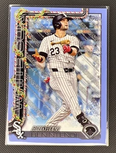 2025 Topps Holiday #H84 Light Blue and White Andrew Benintendi White Sox - Bild 1 von 2