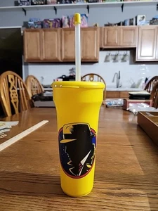 Taza coleccionable vintage amarilla Dick Tracy Disney con tapa pajita - Imagen 1 de 6