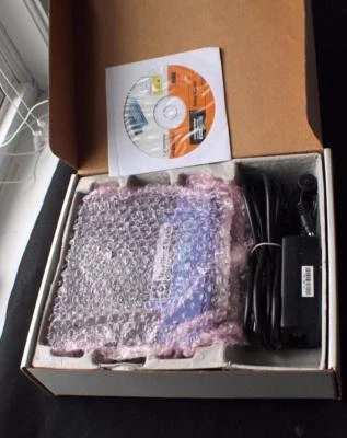 Pennino Linksys RT41P2-AT Banda Larga Router Con 2 Telefono Porte & 4 Switch - Immagine 1 di 2