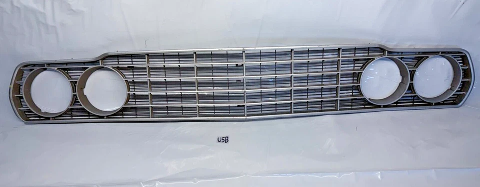 Rejilla Ranchero OEM 1973-1974 Ford Torino (base) D3OB-8150-AA 73 74 U5B-2 Foto 1 de 4