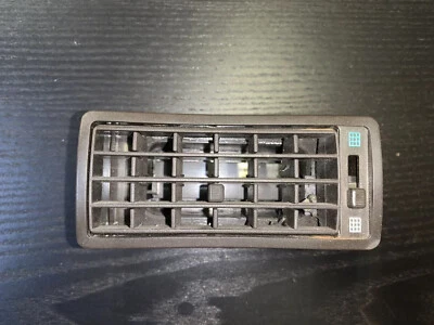 Maserati 425 Biturbo 1988 DASHBOARD VENT Right Front - Image 1 of 4