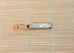 Cisco QSFP-40G-CSR4 40GBASE-CSR4, 4 lanes, 850 nm MMF v03 10-2837-03 Version 3 - Bild 1 von 1