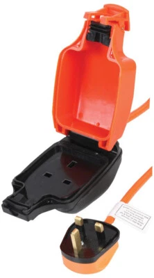 Weatherproof Mains Extension Lead  1 Gang Socket IP54 Outdoor  2/5/10/15 Metres - Image 1 of 4