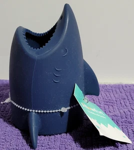 Pillow Fort Shark Zahnbürstenhalter (neu mit Etikett) - Bild 1 von 2
