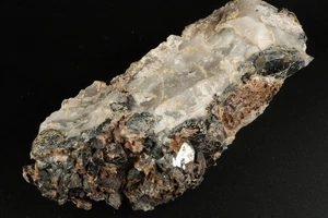 Ilmenita sobre cuarzo. Muelles para pantalones, Cloncurry, Queensland.                 S812 - Imagen 1 de 2