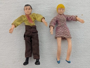 2 muñecas Lundby Barton Caroline's Home madre y padre flexibles de colección 1:16 - Imagen 1 de 3