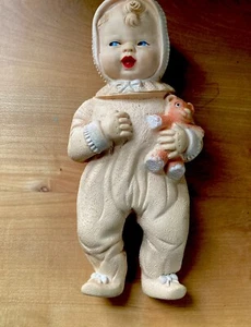 Seltene 1930er Vintage "V" Gummi Quietsch Baby Puppe mit Teddybär /8,5" groß - Bild 1 von 7