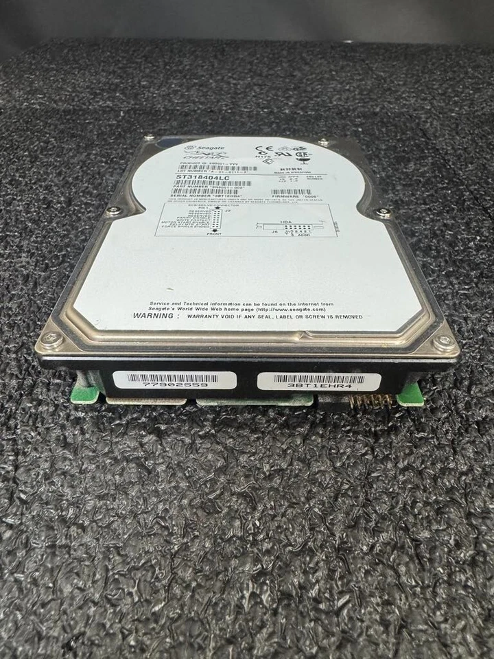Seagate 9N9001 ST318404LC  18.4GB 10K RPM Ultra-160 SCSI Hot-Pluggable 80Pin - Image 1 of 4