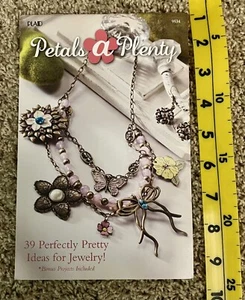 PLAID Petals a Plenty #9934 Pattern Craft Booklet *NEW OLD STOCK* - Picture 1 of 2