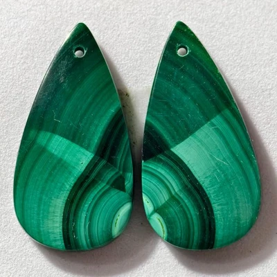 Par de piedras preciosas de cabujón perforadas de malaquita natural de 43 quilates 28,4 X 15 mm Foto 1 de 3