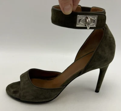 Tacones de aguja Givenchy para mujer 8 D'Orsay verde gamuza cuero correa para el tobillo Foto 1 de 4