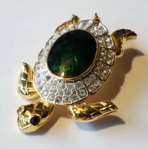 Vintage Sea Turtle Tortise Brooch Gold Tone Metal Green & Clear Rhinestones 2.5" - Picture 1 of 12