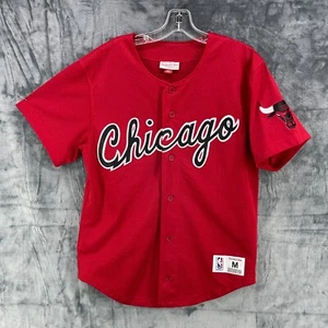 Camiseta deportiva roja Mitchell & Ness estilo béisbol estilo guión logotipo talla M de los Chicago Bulls NBA - Imagen 1 de 15
