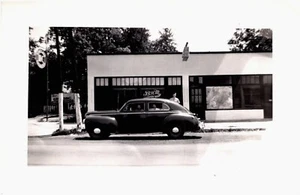 Dodge Luxury Liner Outside of B&M Sandwich Shop Cafe Cuba Missouri 1944 Photo - Picture 1 of 2