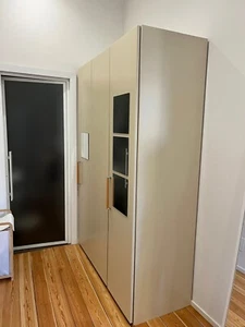 Armadio camera da letto tortora/beige, falegnameria, ottima fattura. - Foto 1 di 8